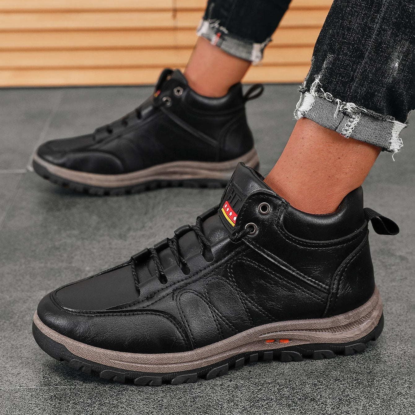 Prémiová ortopedická obuv ROOREN® | Ergonomicky navržená pro úlevu od bolesti a pohodlí bez únavy.